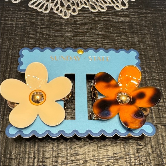 Sunday State Accessories - Big Acrylic Claw Flower Hair Clips Cream &Tortoiseshell NWT!